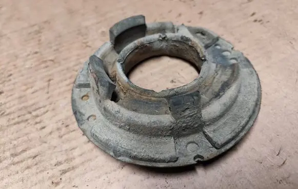 Jeep Grand Cherokee (WJ) Front coil spring rubber mount 