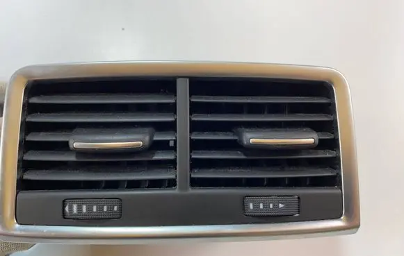Rear air vent grill