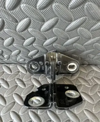 Chrysler Pacifica Front door upper hinge 1120038
