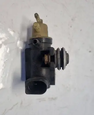 Volkswagen Touran I Turbo solenoid valve 1K0906627A 07T110 70086800