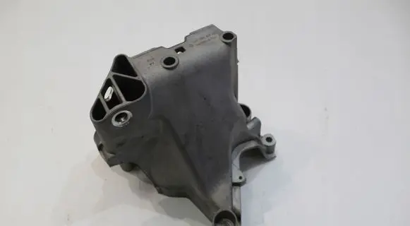 Volkswagen Touran III Other engine part 