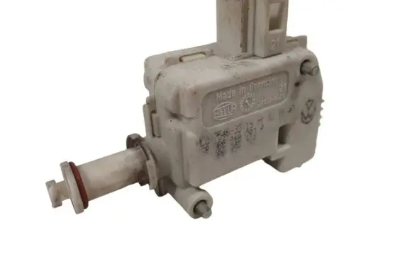 Volkswagen Golf IV Central locking motor 3B0810773A 3B0959782
