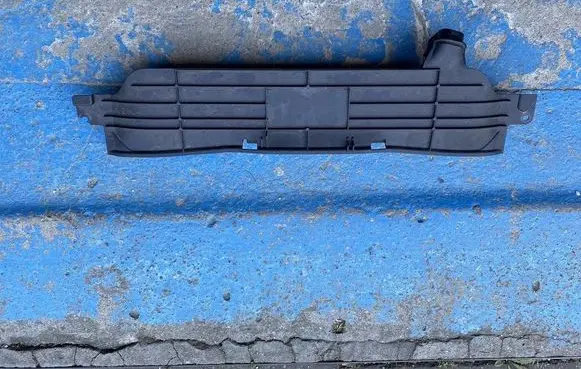 Ford Kuga III Intercooler air guide/duct channel LX619E635KA