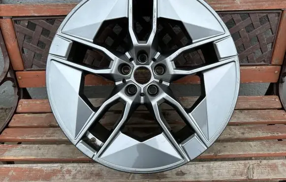 BMW iX R20 alloy rim 