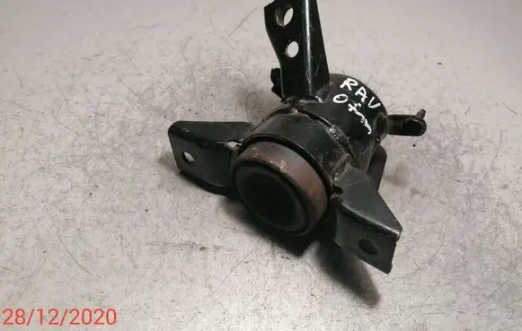 Toyota RAV 4 (XA30) Engine mount bracket