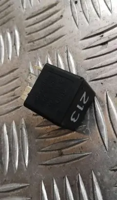 Volkswagen PASSAT B5 Other relay 443951253j