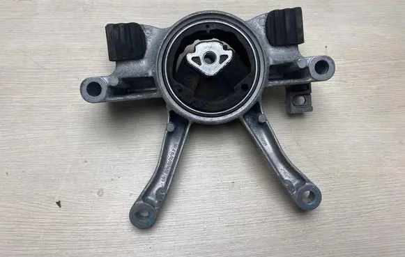 BMW 3 G20 G21 Gearbox mount 8742697