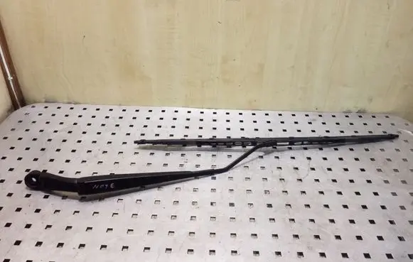 Nissan Note (E11) Front wiper blade arm