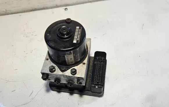 Skoda Octavia Mk2 (1Z) ABS Pump 1J0614417D 1C0907379K