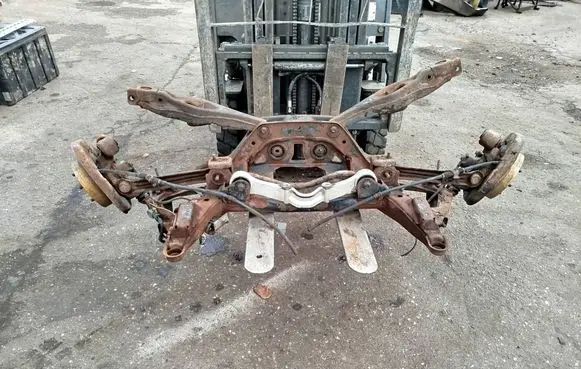 Mitsubishi Pajero Rear axle beam