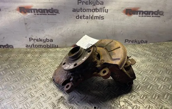 Volkswagen Golf V Front wheel hub