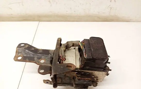 Nissan X-Trail T30 ABS Pump 476008H710