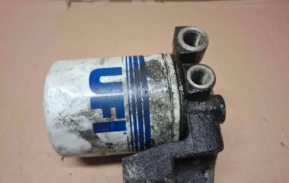 Mercedes-Benz W123 Oil filter mounting bracket