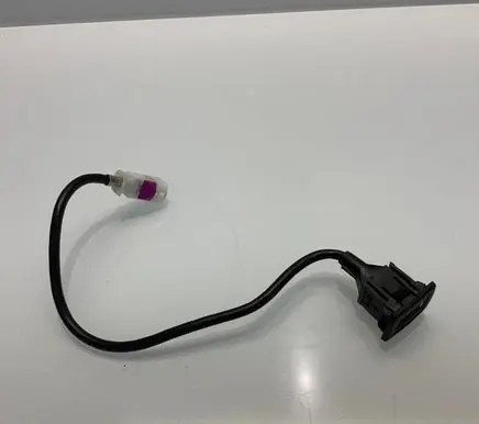 Mercedes-Benz E W212 USB socket connector A1728200515 1728200515