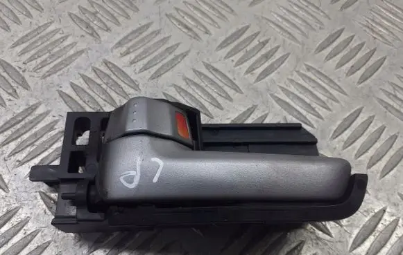 Suzuki Swift I Front door interior handle