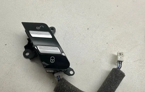 Mercedes-Benz S W221 Central locking switch button A2218210151 STV81217 033710201