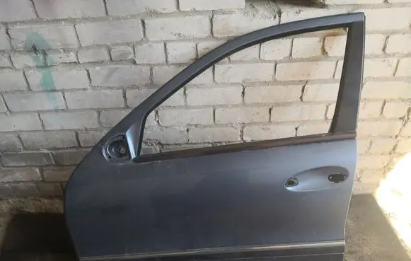 Mercedes-Benz E W211 Front door 2117201305 A2117201305
