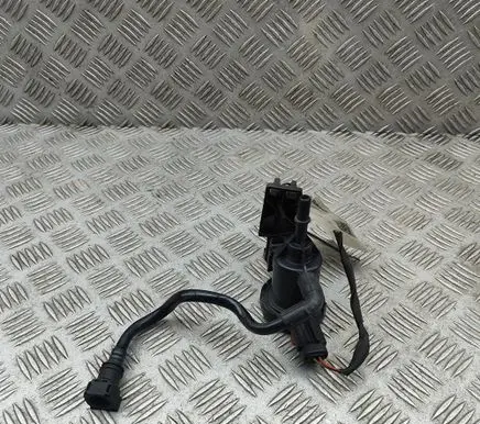 Mercedes-Benz C W205 Turbo solenoid valve A0014760532