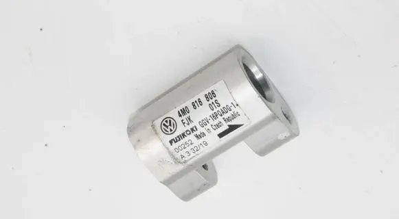 Audi e-tron Air conditioning (A/C) expansion valve 4M0816806