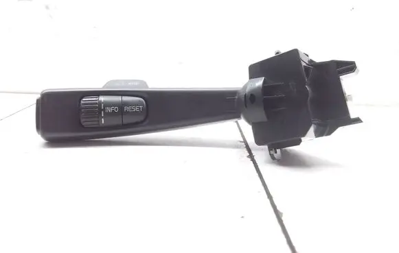 Volvo V50 Indicator stalk 17D770