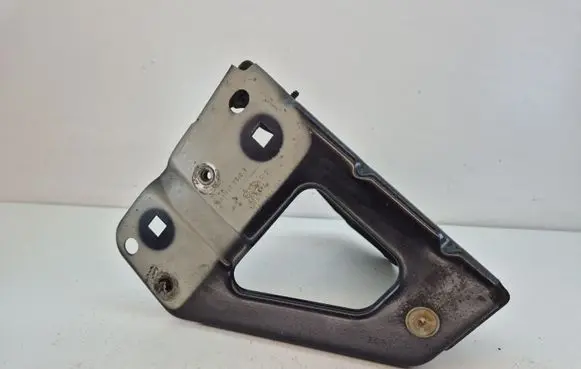Audi A6 S6 C6 4F Fender mounting bracket 4F0821135B