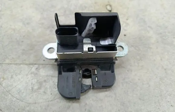 Volkswagen PASSAT B7 Tailgate lock latch 1K6827505F