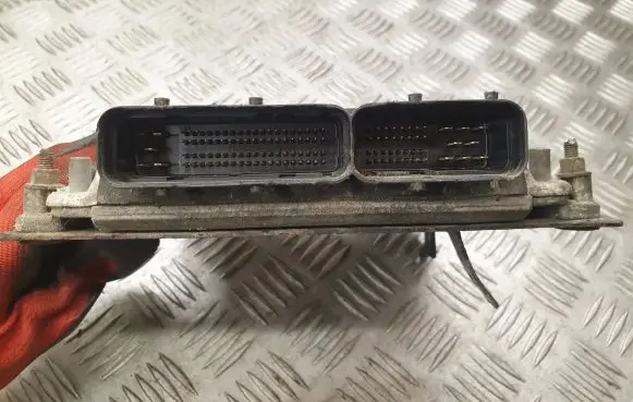 Chrysler Grand Voyager IV Engine control unit/module P04727665AB 0281011064