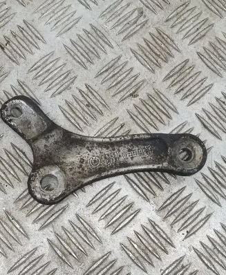 BMW 5 E60 E61 Sway bar bush bracket, front 6758527