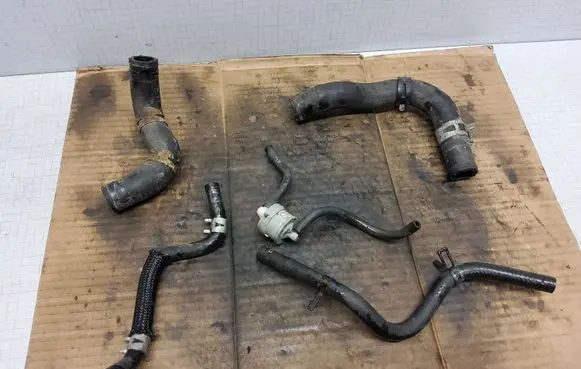Toyota Corolla Verso E121 Engine coolant pipe/hose