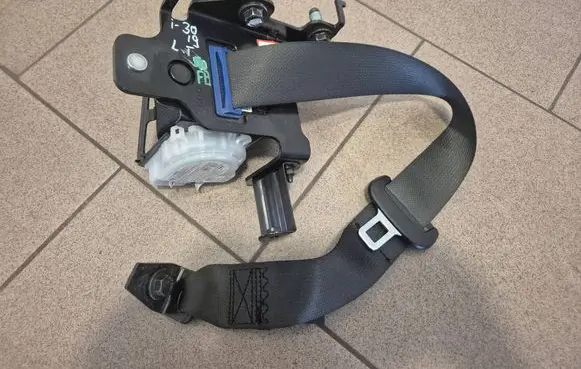 Hyundai i30 fastback Rear seatbelt 89810G4130