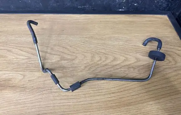 Volkswagen Golf V Fuel line pipe