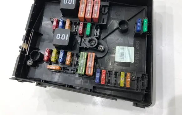 Skoda Yeti (5L) Fuse box set 1K0937629A