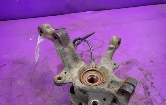 Renault Modus Front wheel hub spindle knuckle