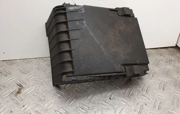 Volkswagen Eos Fuse box cover 1K0937132F
