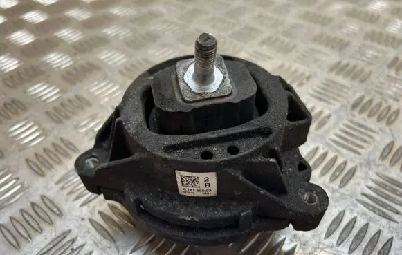 BMW 1 F20 F21 Engine mount bracket 6787658