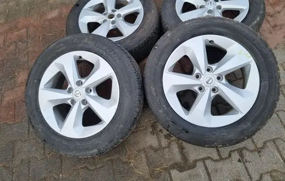 Nissan Qashqai R17 alloy rim 