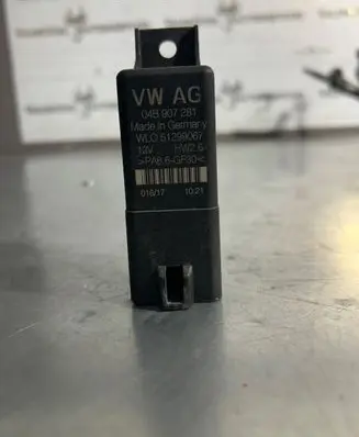 Audi A1 Glow plug pre-heat relay 04B907281 51299067
