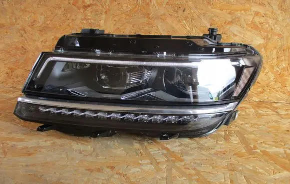 Volkswagen Tiguan Headlight/headlamp