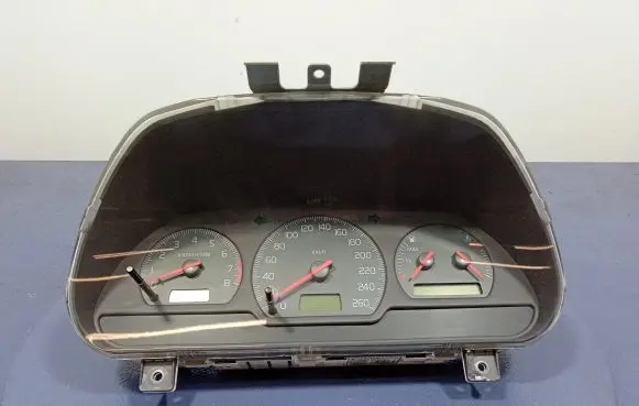 Volvo S40, V40 Speedometer (instrument cluster) 30889710