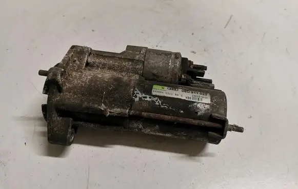 Audi A4 S4 B7 8E 8H Starter motor 06D911023