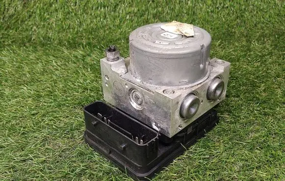 Ford Focus ABS Pump F1FC2C405CA