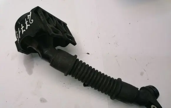 Mercedes-Benz A W169 Oil fill pipe A6400100369