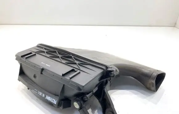 Mercedes-Benz E W212 Air filter box A6420903101