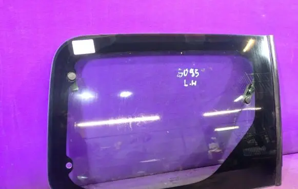 Peugeot Partner Front door window glass four-door