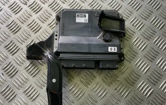 Toyota RAV 4 (XA30) Engine control unit/module 8966142C11 1758009460