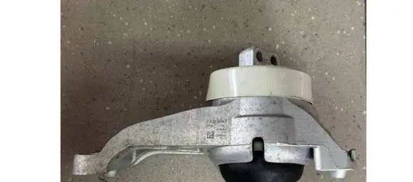 Mercedes-Benz E W214 Engine mount vacuum valve A2062400401 2062400401
