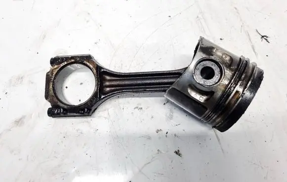 Volkswagen PASSAT B5 Piston with connecting rod 