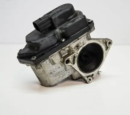 Volkswagen Tiguan EGR valve 03L131501D