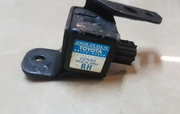 Lexus IS 200-300 Airbag deployment crash/impact sensor 8917353020
