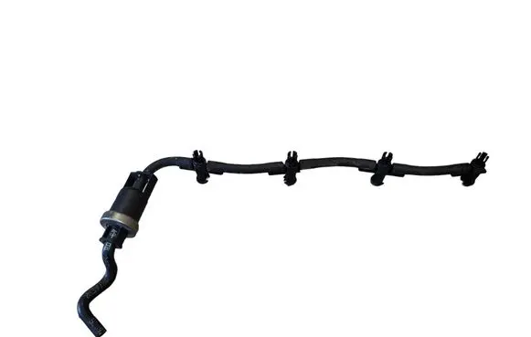 Volkswagen PASSAT B6 Fuel injector supply line/pipe 